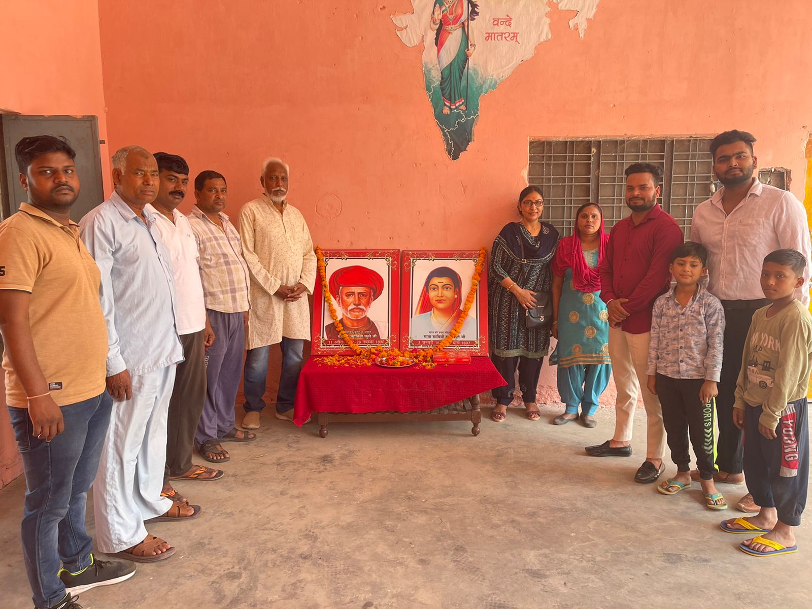 लोजमो ने मलकपुर स्थित माजरा के अम्बेडकर भवन में धूमधाम से मनाई गई महात्मा ज्योतिबा फूले की जयंती